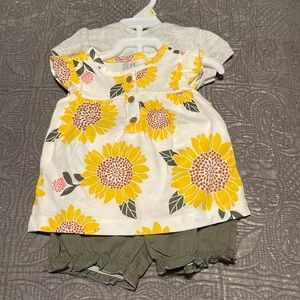 Baby Girl Carter’s 3pc short/onesie set size 3 months